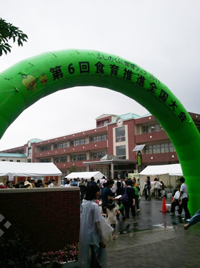 あいにくの雨模様もありましたが、たくさんの方が来場しました。
