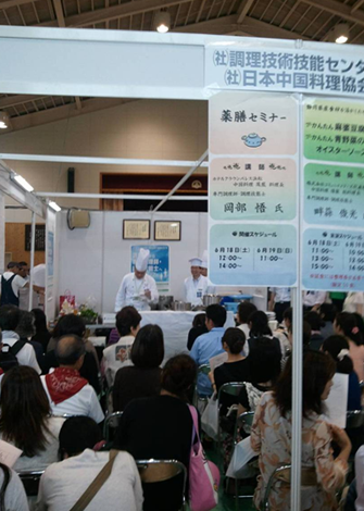 プロのシェフによる静岡県の野菜で本格的な中華料理を手軽につくる実演は、順番待ちの方が出るほどの賑わいでした。