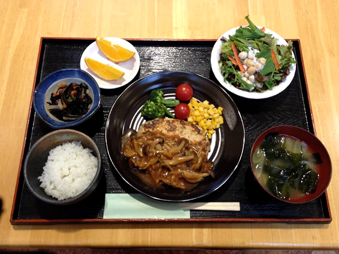 【株式会社 王滝】健康バランス定食