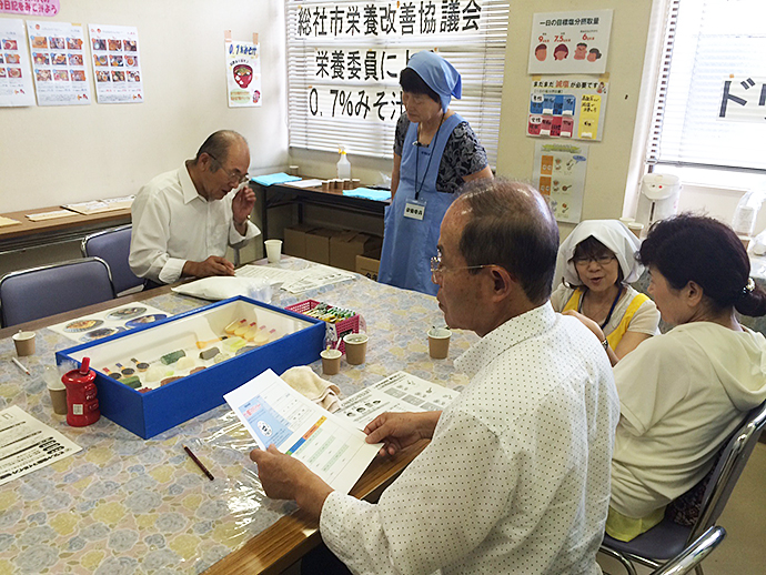 【岡山県総社市】0.7%塩分濃度のみそ汁試飲から、減塩・適塩食生活普及へ