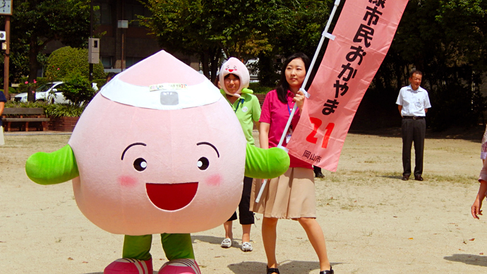 【岡山市】公園で、昼休憩時間を利用して、岡山市職員による「OKAYAMA!市民体操」を実施しました!