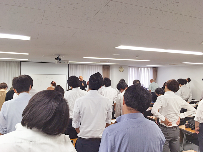 【ヘルスアンドウェルネスサポート株式会社】会社内で行うストレッチを使った身体改善セミナー