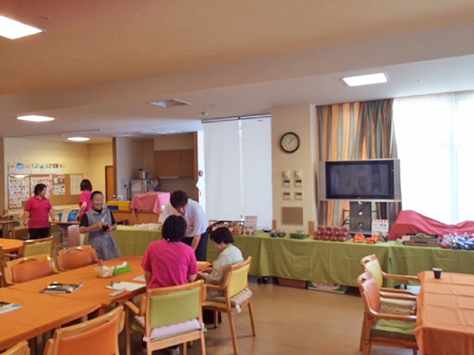 【株式会社アイセイ薬局】アルバムカフェで相談会実施(平成28年9月18日)
