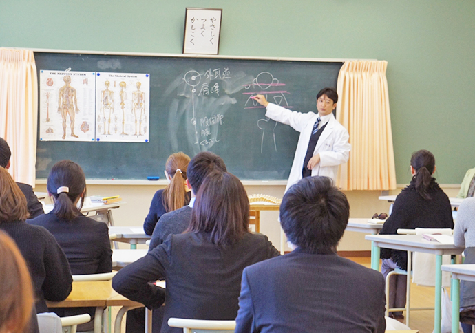 【姿勢美人プロジェクト】渋谷区立臨川小学校で姿勢の講演