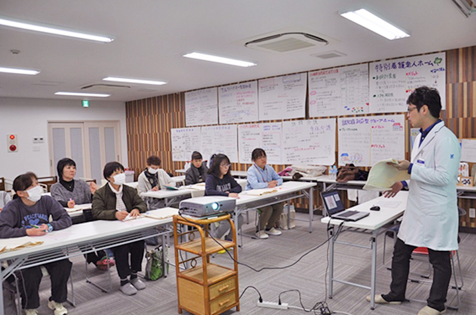 【株式会社ファーマみらい】(カトレア薬局)残薬の問題について講演