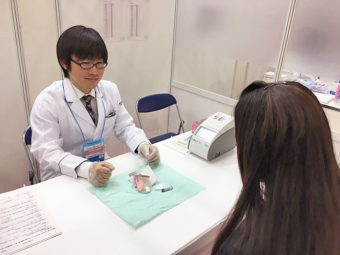 【総合メディカル　株式会社】そうごう薬局 鵠沼店　第2回全国ﾌｧｰﾏｼｰﾌｪｱ2017にて検体測定を実施しました。