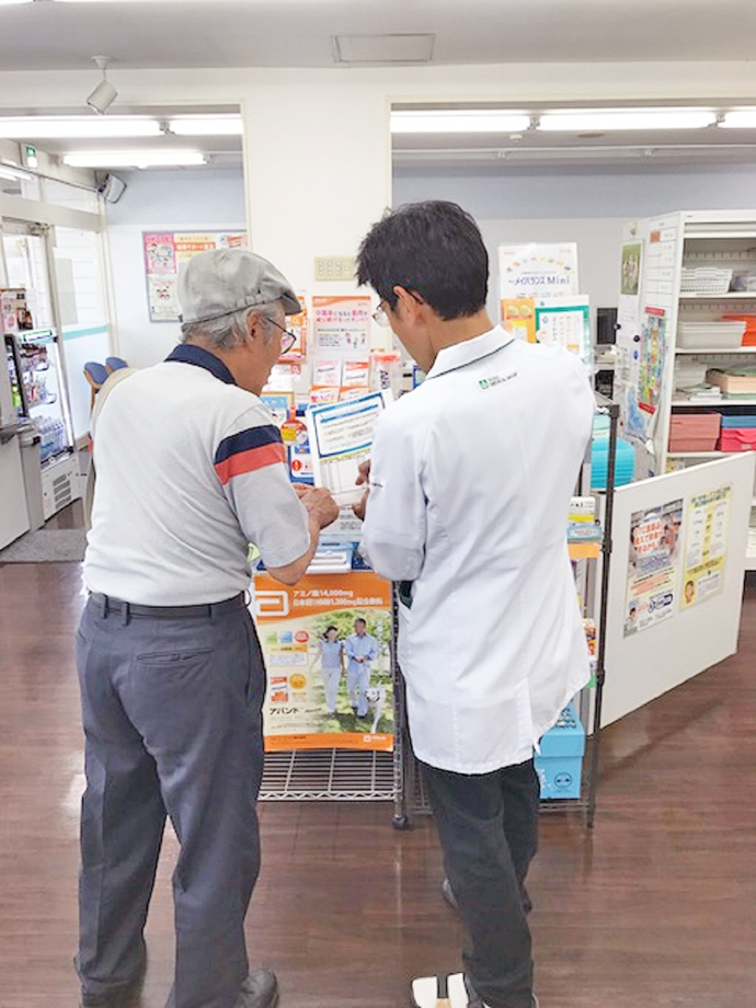 【総合メディカル株式会社】そうごう薬局 鵠沼店 健康相談会にて握力測定を介したフレイルチェックを実施