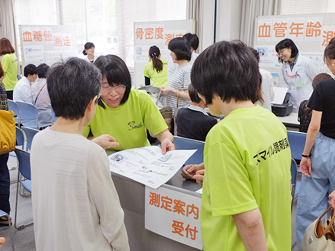 【スマイル調剤薬局グループ】 地域住民対象の『スマイル!元気!健康!フェア♪2017』を開催しました」