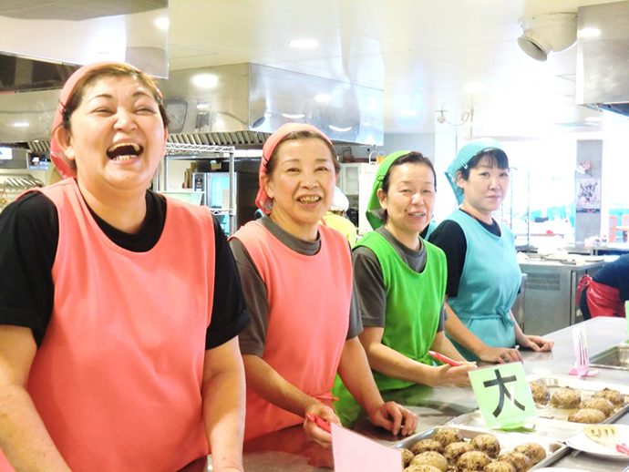【株式会社再春館製薬所】お腹も心も栄養バランスもみたされる社員食堂