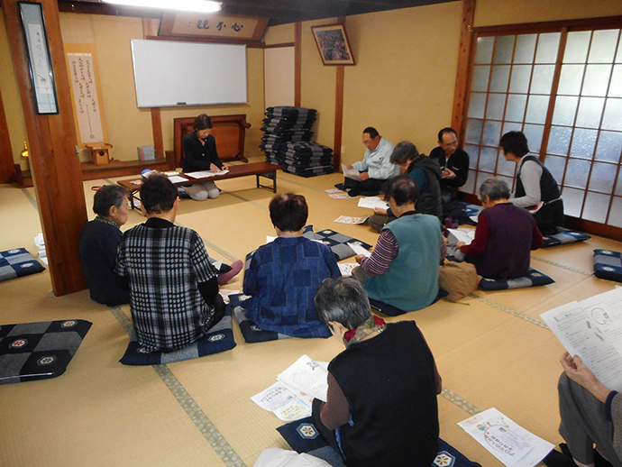 【株式会社 ファーマシィ】出雲市大社町修理免原町「原町サロン」で、お薬講座、測定会、健康バンド教室を行いました。