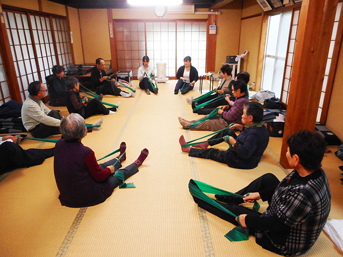 【株式会社 ファーマシィ】出雲市大社町修理免原町「原町サロン」で、お薬講座、測定会、健康バンド教室を行いました。