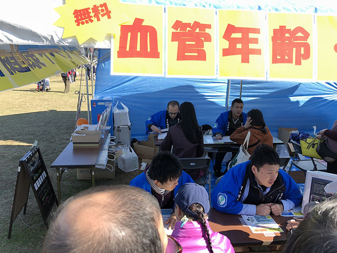【日本調剤株式会社】日本調剤 旭病院前薬局が産業まつりにて健康イベントを開催