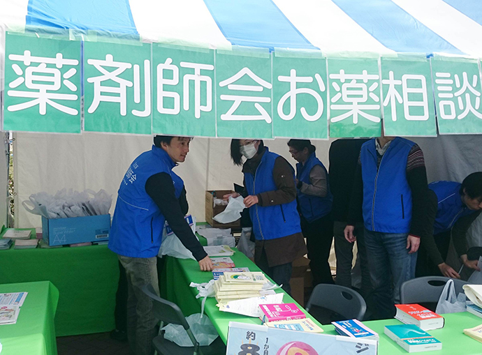 【（株）アインホールディングス】アイン薬局 鹿浜店が舎人公園千本桜まつりお薬相談会に参加しました。