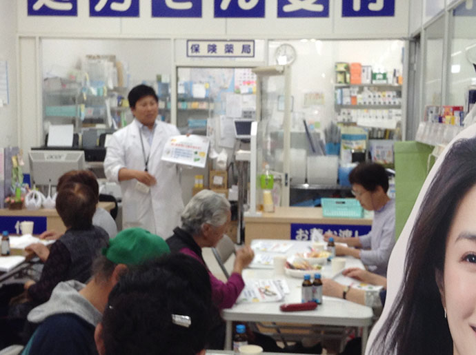 【株式会社千葉薬品　ヤックスドラッグ鴨川薬局】健康クラブ＆チェック　5月「薬と飲食物との飲み合わせ」