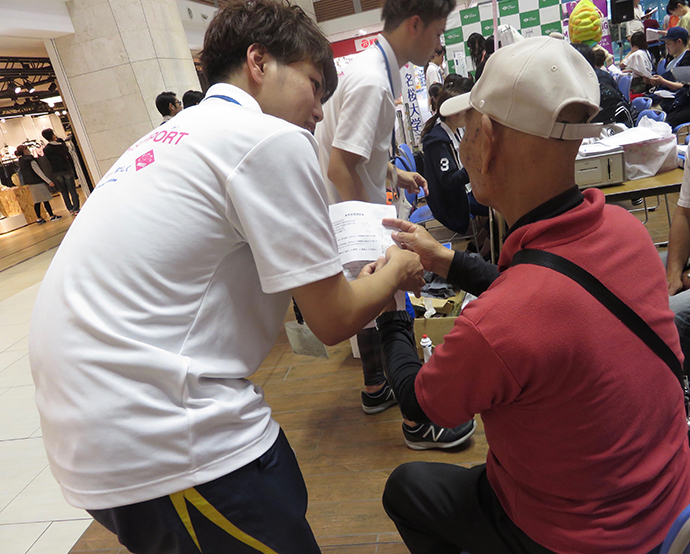 【名桜大学健康・長寿サポートセンター】健康測定会(モールウォーキング2018inイオンモール沖縄ライカム)