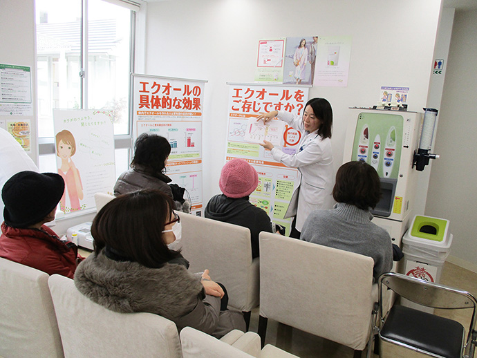 【株式会社　ファーマシィ】ファーマシィたかまつ薬局にて健康フェア開催更年期を迎えた方々向けの講座、測定会を行いました。