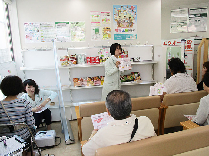 【株式会社　ファーマシィ】ファーマシィたかまつ薬局にて健康フェア開催。骨粗しょう症をテーマとした講座、測定会を行いました。