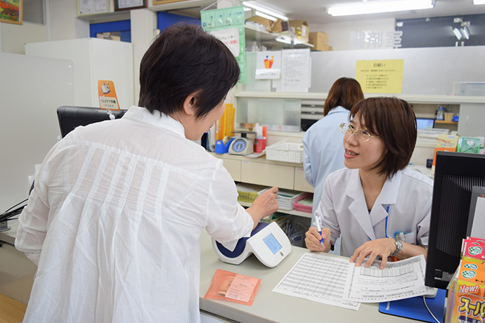 【株式会社育星会　カイセイ薬局　八尾店】AGEs（最終糖化産物）測定と体操を実施しました