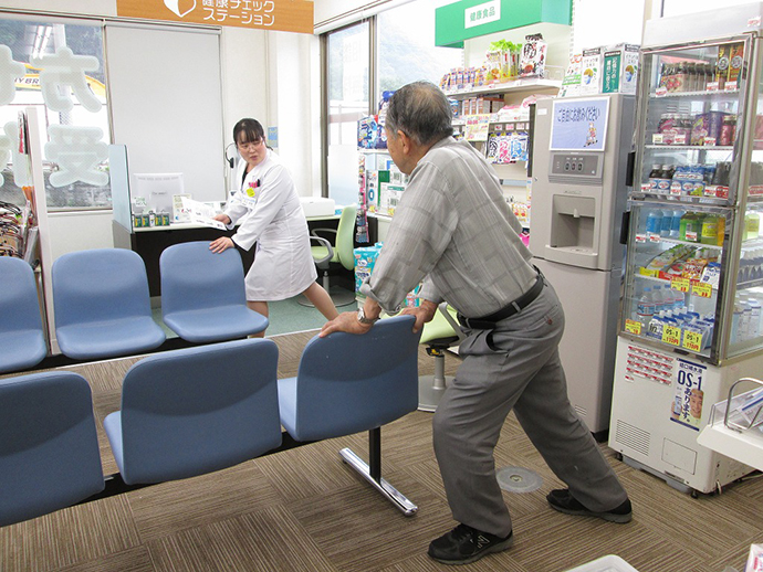 　【日本調剤　株式会社】日本調剤 葛巻薬局がロコモ体操イベントを開催
