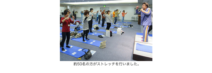 ≪パパイヤ鈴木氏に「トークショー&ストレッチの様子≫